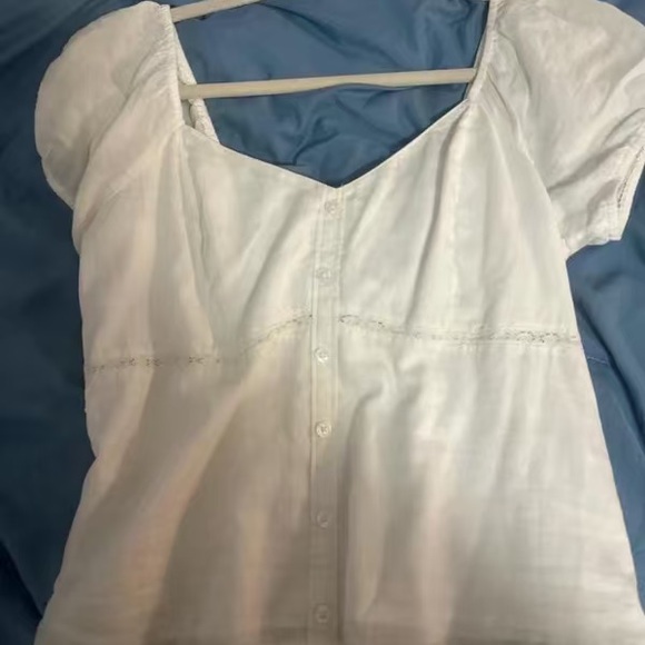 Hollister White Button-Up Blouse - Picture 1 of 3